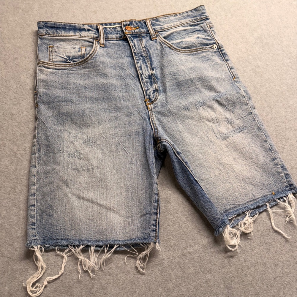 Anthropologie Pilcro Denim Shorts Light Wash Distressed Raw Hem Size 28 - Picture 2 of 10